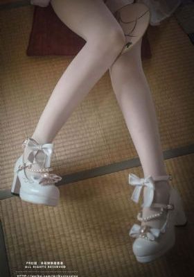女大学生精油按摩